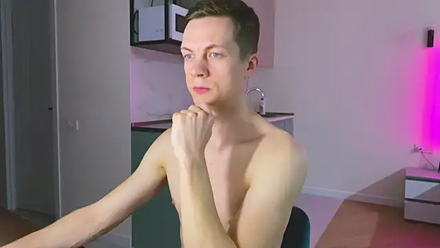 Snapshot of max_shy chatting on March 7, 9:27 pm max shy online show from March 7, 9:27 pm