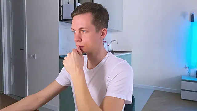 Snapshot of max_shy chatting on March 10, 12:48 pm max shy online show from March 10, 12:48 pm