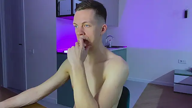 Snapshot of max_shy chatting on March 19, 12:23 pm max shy online show from March 19, 12:23 pm