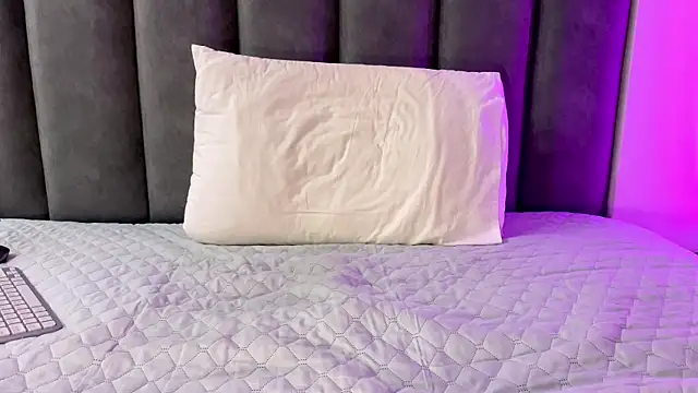 Snapshot of max_shy chatting on October 27, 10:19 am max shy online show from October 27, 10:19 am