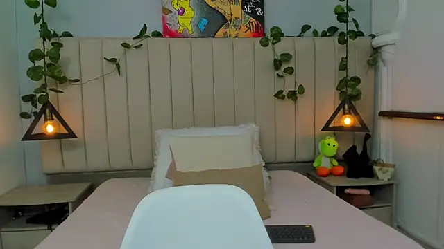 Snapshot of Paulina_Lopezz chatting on February 26, 8:19 pm Paulina Lopezz online show from February 26, 8:19 pm