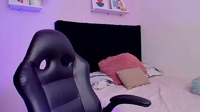 Snapshot of Paulina_Lopezz chatting on March 23, 8:02 pm Paulina Lopezz online show from March 23, 8:02 pm