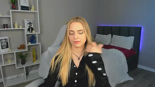 Snapshot of JinxTonks chatting on February 13, 7:26 am JinxTonks online show from February 13, 7:26 am