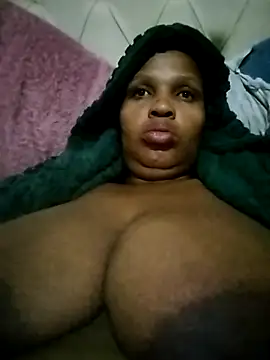 Snapshot of bubblendz1988 chatting on June 22, 11:24 pm bubblendz1988 online show from June 22, 11:24 pm
