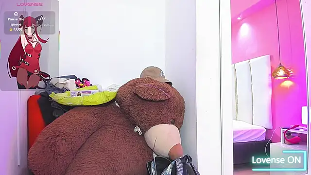 Snapshot of Alliison_fox chatting on January 7, 1:13 pm Alliison fox online show from January 7, 1:13 pm