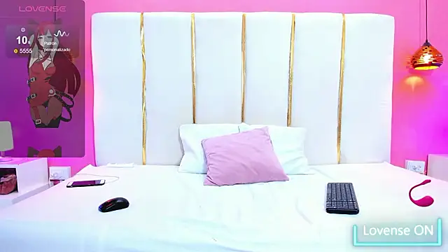 Snapshot of Alliison_fox chatting on February 5, 1:27 pm Alliison fox online show from February 5, 1:27 pm