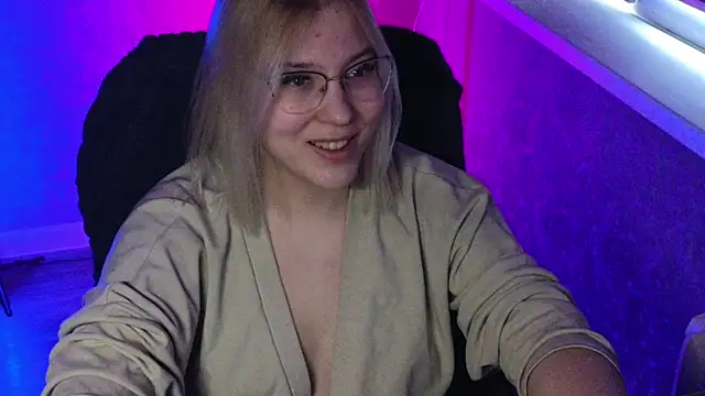 HotBrandyX online show from March 3, 4:58 am