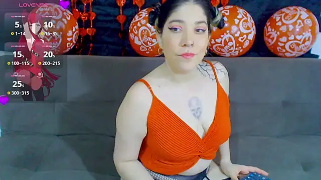 Snapshot of sharonnleon chatting on February 16, 9:44 pm sharonnleon online show from February 16, 9:44 pm
