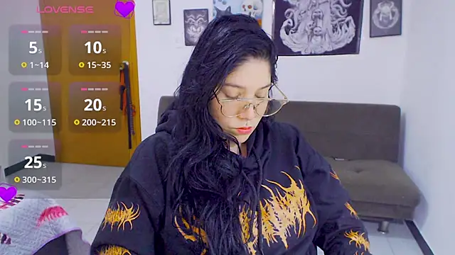 Snapshot of sharonnleon chatting on February 24, 8:51 pm sharonnleon online show from February 24, 8:51 pm