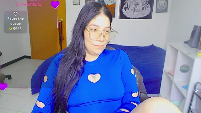 Snapshot of sharonnleon chatting on March 9, 9:30 pm sharonnleon online show from March 9, 9:30 pm