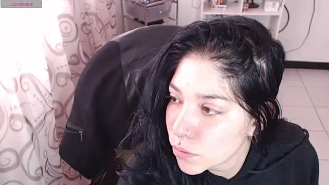 Snapshot of sharonnleon chatting on May 26, 2:13 pm sharonnleon online show from May 26, 2:13 pm