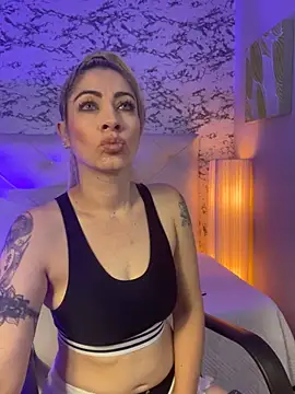 viktoria davis  online show from February 2, 8:08 pm