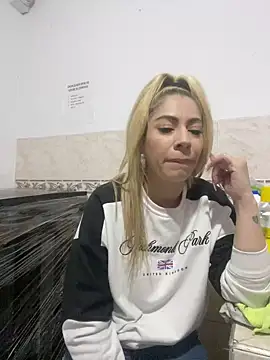 viktoria davis  online show from February 5, 1:58 am