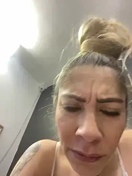 viktoria davis  online show from March 4, 12:50 am