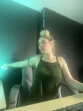 viktoria davis  online show from March 5, 10:43 pm