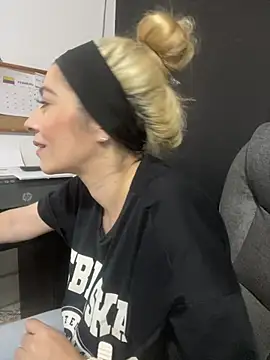 viktoria davis  online show from March 17, 11:21 pm