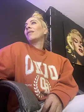 viktoria davis  online show from October 9, 11:47 pm