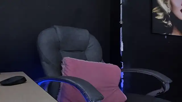 viktoria davis  online show from February 24, 10:52 pm