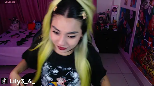 Snapshot of lily3_4 chatting on April 16, 7:31 am lily3 4 online show from April 16, 7:31 am