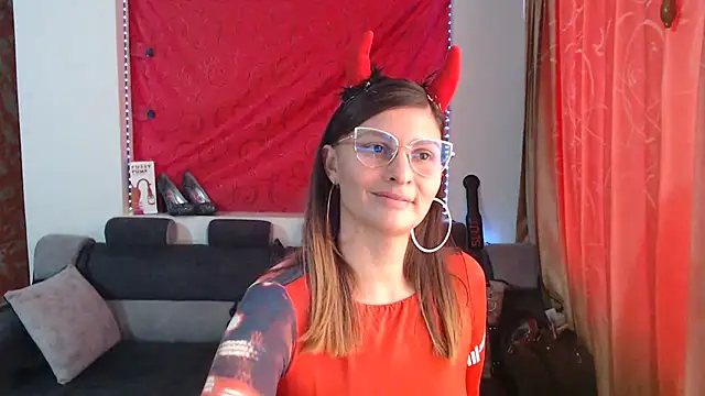 Snapshot of sachaclinford chatting on October 14, 8:31 pm sachaclinford online show from October 14, 8:31 pm