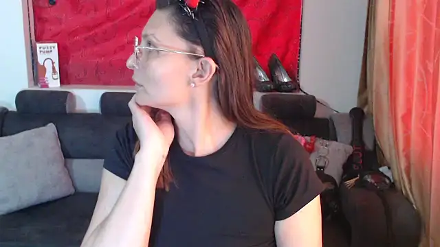 Snapshot of sachaclinford chatting on October 15, 6:08 pm sachaclinford online show from October 15, 6:08 pm