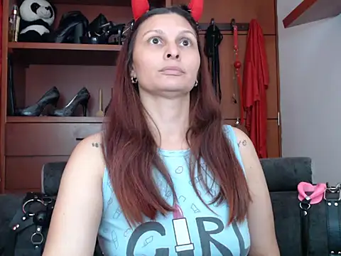 Snapshot of sachaclinford chatting on June 12, 4:17 pm sachaclinford online show from June 12, 4:17 pm