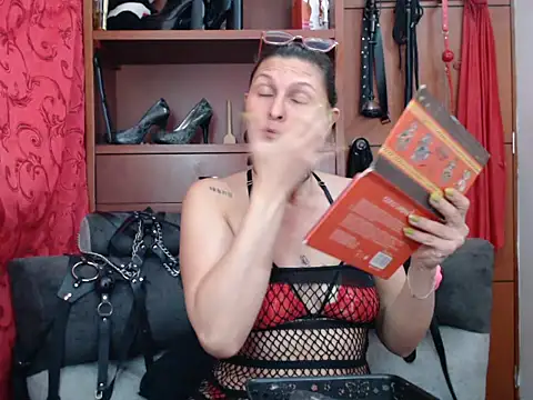 Snapshot of sachaclinford chatting on June 13, 7:23 pm sachaclinford online show from June 13, 7:23 pm