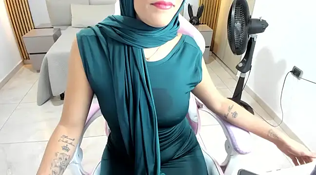 Zulema hamdi online show from February 6, 3:41 pm