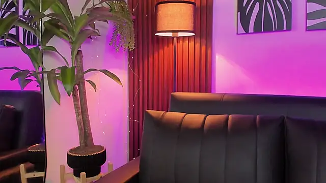 Snapshot of Georgina_caruso chatting on April 4, 2:21 am Georgina caruso online show from April 4, 2:21 am