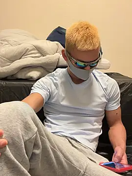 Snapshot of ki--kun chatting on April 26, 12:03 pm ki--kun online show from April 26, 12:03 pm