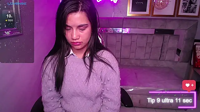 Snapshot of Skye_Little_v chatting on February 12, 2:10 pm Skye Little v online show from February 12, 2:10 pm