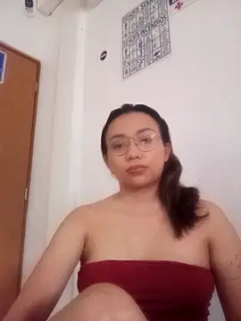 Snapshot of criscrispdv chatting on March 7, 11:24 pm criscrispdv online show from March 7, 11:24 pm