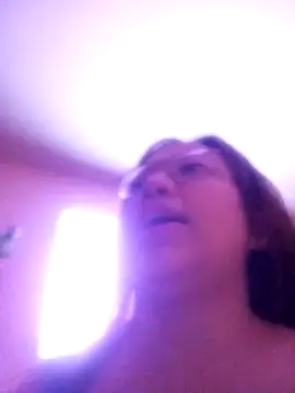 Snapshot of criscrispdv chatting on March 20, 2:05 am criscrispdv online show from March 20, 2:05 am