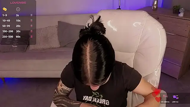 Snapshot of Nicole_Foxx_ chatting on March 22, 6:33 pm Nicole Foxx online show from March 22, 6:33 pm