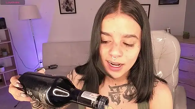 Snapshot of Nicole_Foxx_ chatting on April 2, 5:32 pm Nicole Foxx online show from April 2, 5:32 pm