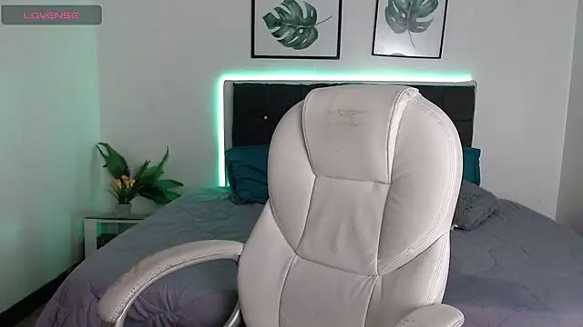 Snapshot of MysticMature chatting on February 10, 9:36 am MysticMature online show from February 10, 9:36 am