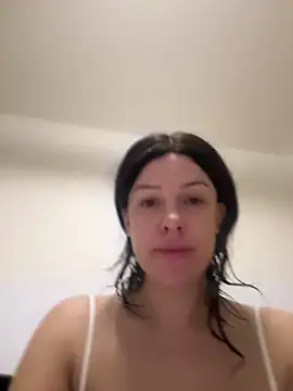 Snapshot of SexySophiaax chatting on January 23, 5:31 pm SexySophiaax online show from January 23, 5:31 pm