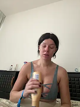 Snapshot of SexySophiaax chatting on February 2, 9:51 am SexySophiaax online show from February 2, 9:51 am