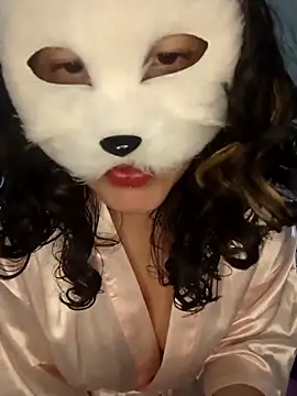 Snapshot of GinnyDelice chatting on February 8, 3:41 am GinnyDelice online show from February 8, 3:41 am