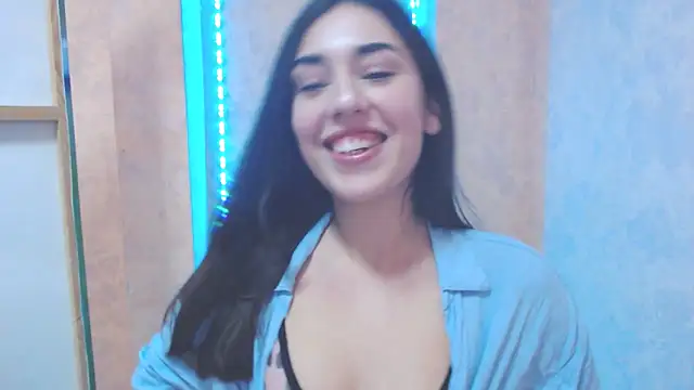 Snapshot of Lovelllyy chatting on January 20, 11:13 am Lovelllyy online show from January 20, 11:13 am