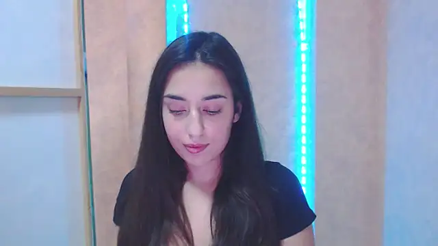Snapshot of Lovelllyy chatting on February 4, 10:10 am Lovelllyy online show from February 4, 10:10 am