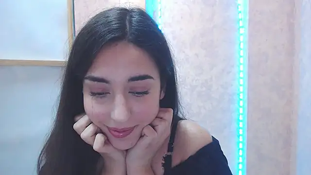 Snapshot of Lovelllyy chatting on February 22, 10:29 am Lovelllyy online show from February 22, 10:29 am