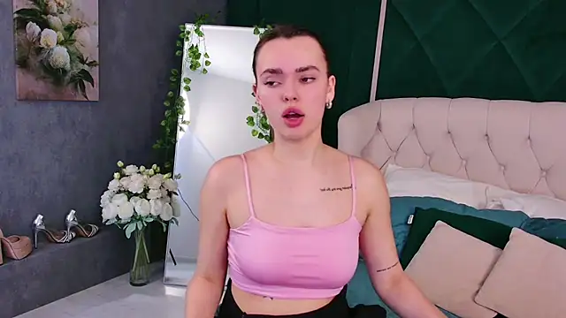 LauraBrigs online show from January 27, 9:13 am