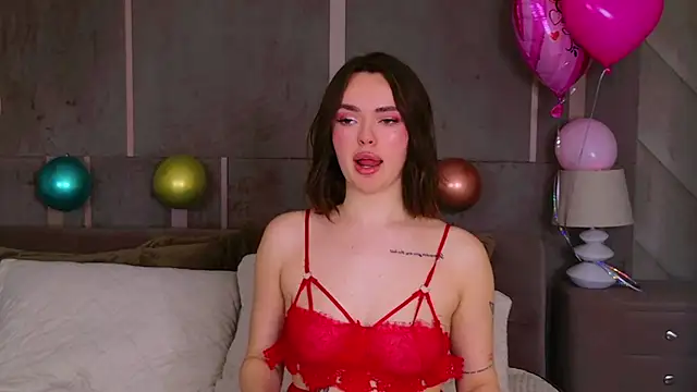 LauraBrigs online show from February 14, 12:47 pm