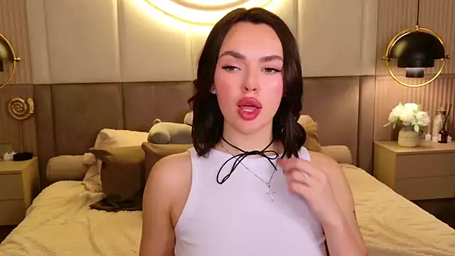 LauraBrigs online show from March 10, 12:04 pm