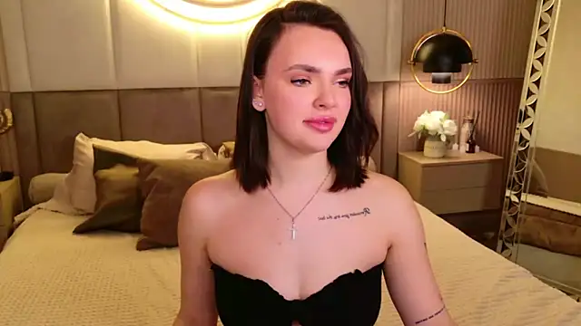 LauraBrigs online show from March 11, 6:21 am