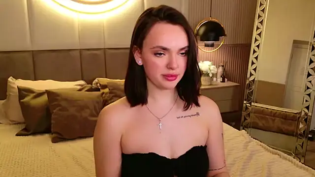 LauraBrigs online show from March 11, 9:24 am