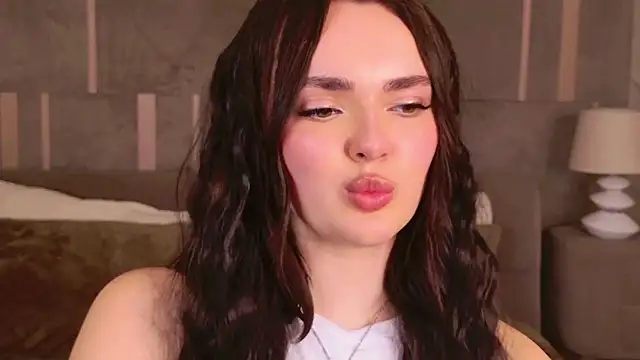 LauraBrigs online show from March 14, 3:25 pm