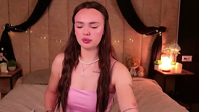 LauraBrigs online show from September 15, 5:51 am