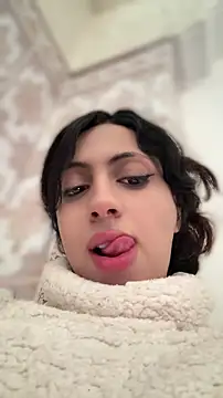 majdolin78 online show from April 14, 9:15 am